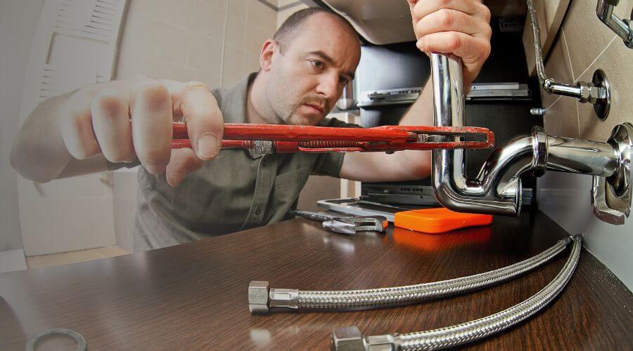 Expert burst pipe repair services in Hollister, FL